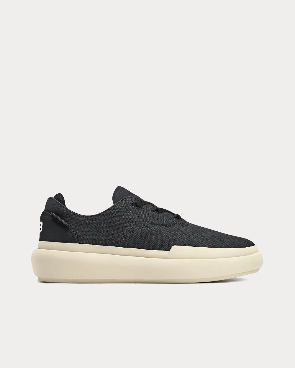 Ajatu Court Formal Black / Black / Bliss Low Top Sneakers