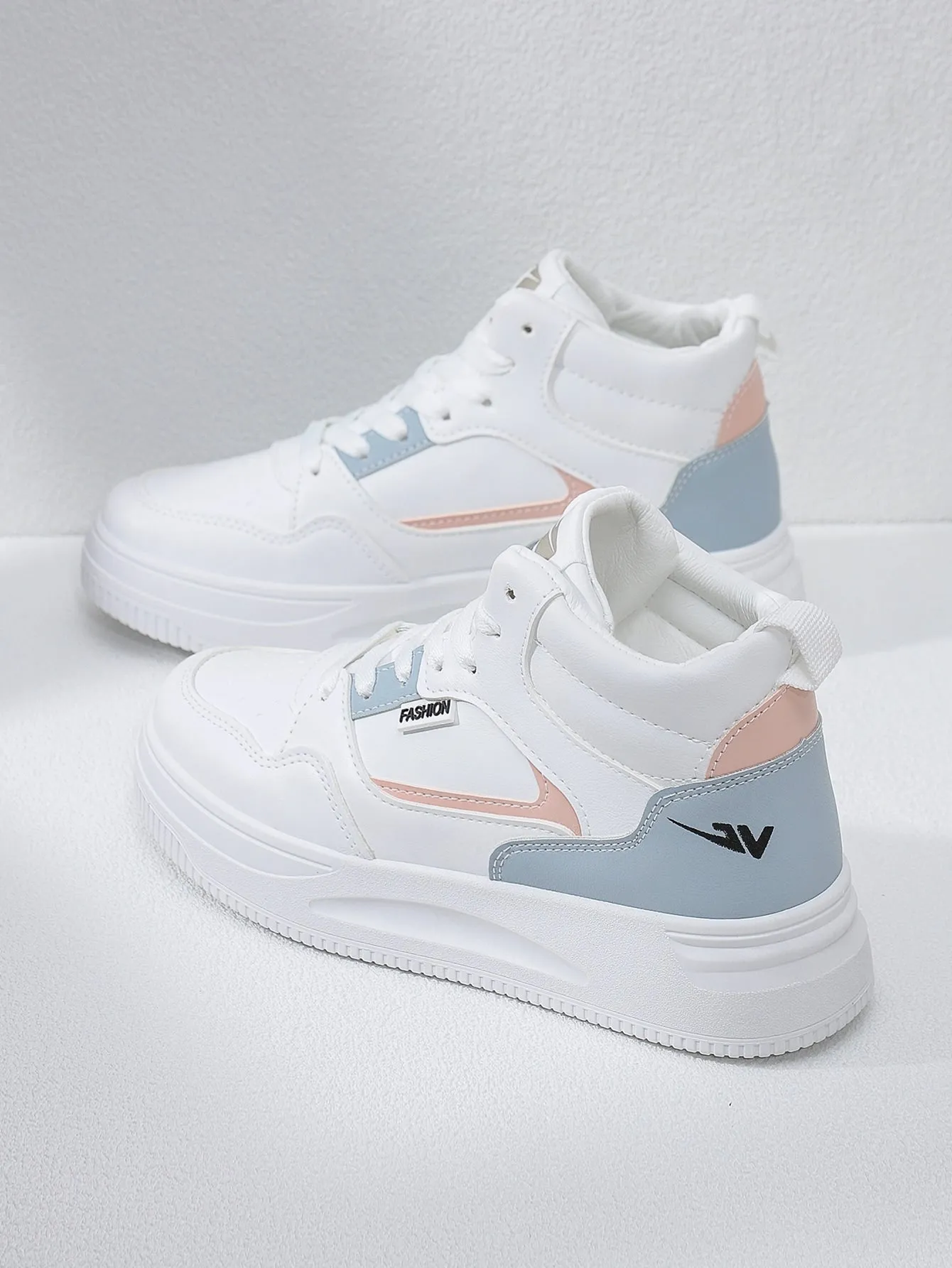 Colorblock Lace-up Front Skate Shoes