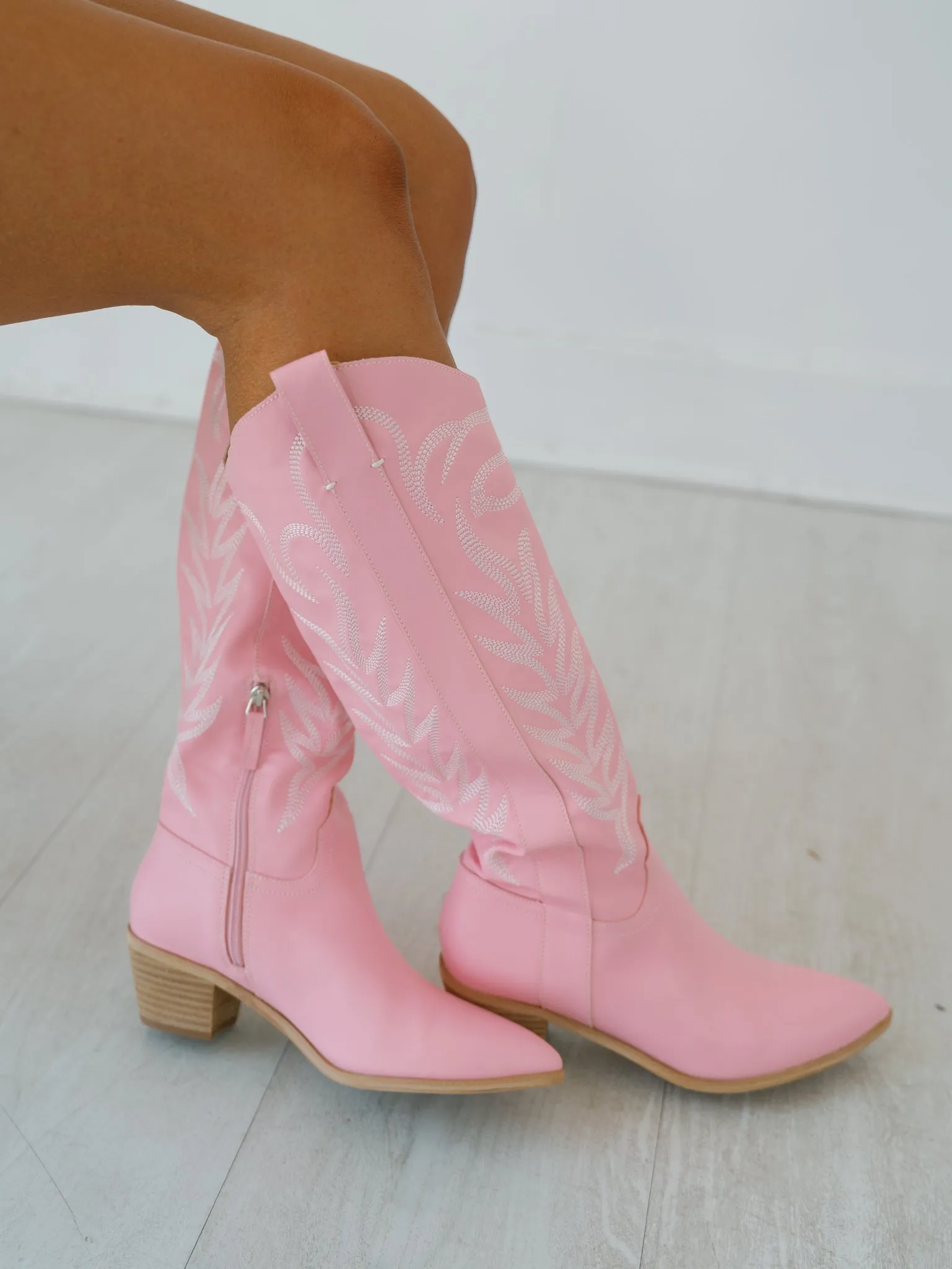 Mi.iM: Inlay Boots - Light Pink