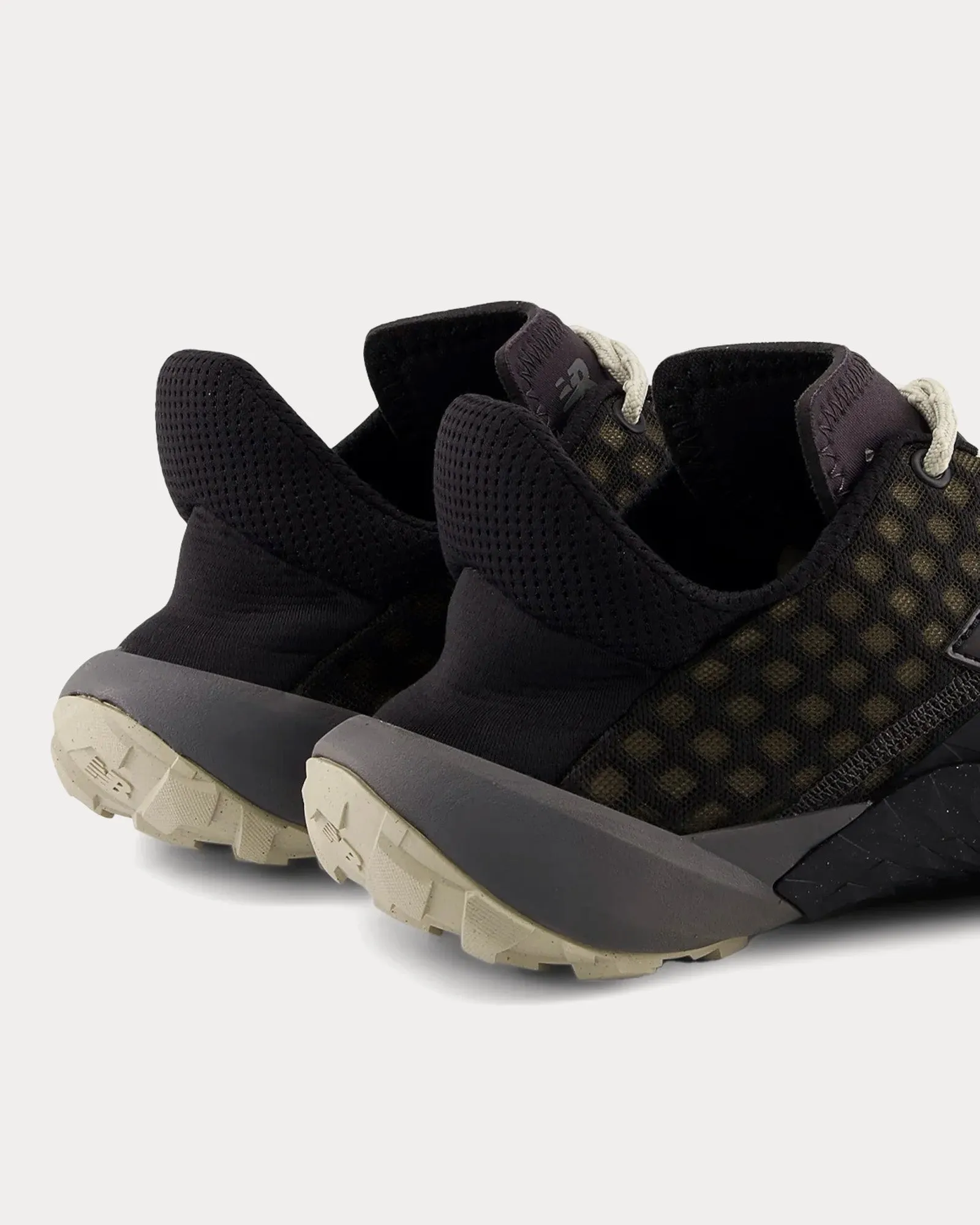MT10 Black Low Top Sneakers