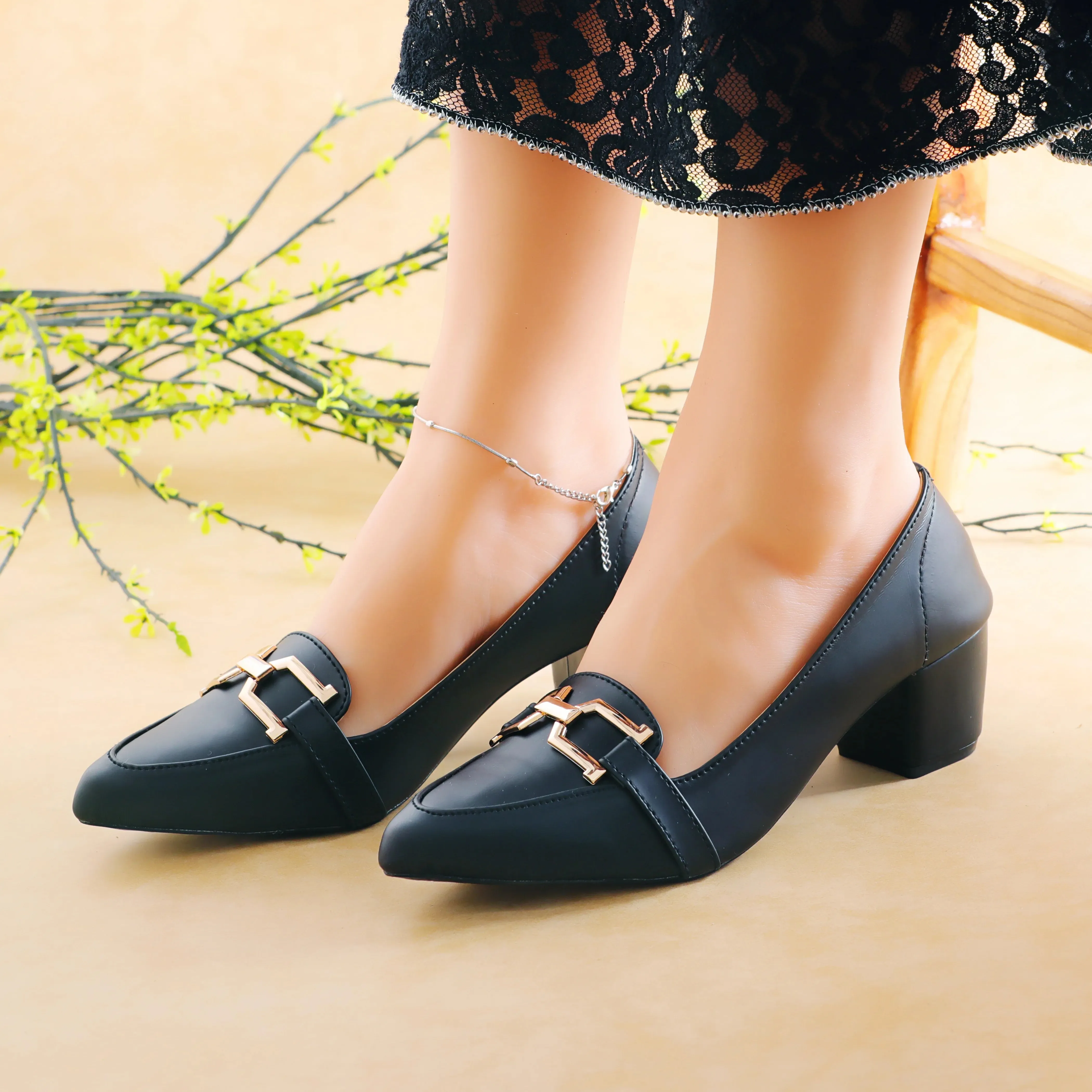 Nova Black women court shoes