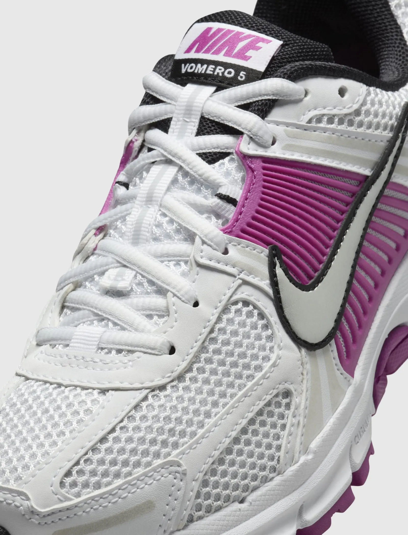 WOMEN'S NIKE ZOOM VOMERO 5 "HOT FUCHSIA"
