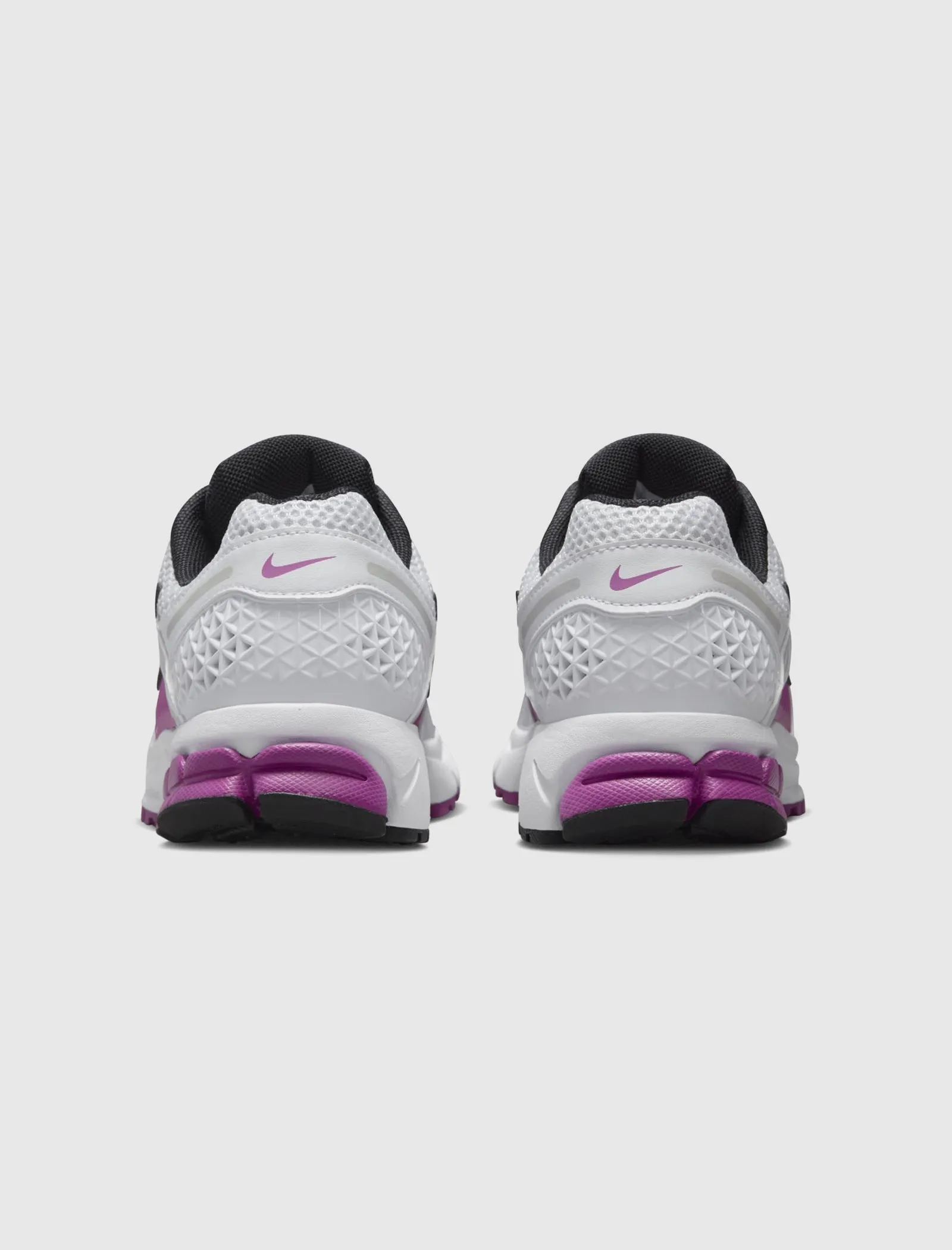 WOMEN'S NIKE ZOOM VOMERO 5 "HOT FUCHSIA"